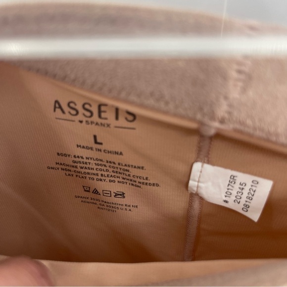 Assets by Spanx Shapewear Shorts Womens Shaping High Waist Beige sz large NWOT - Picture 3 of 6